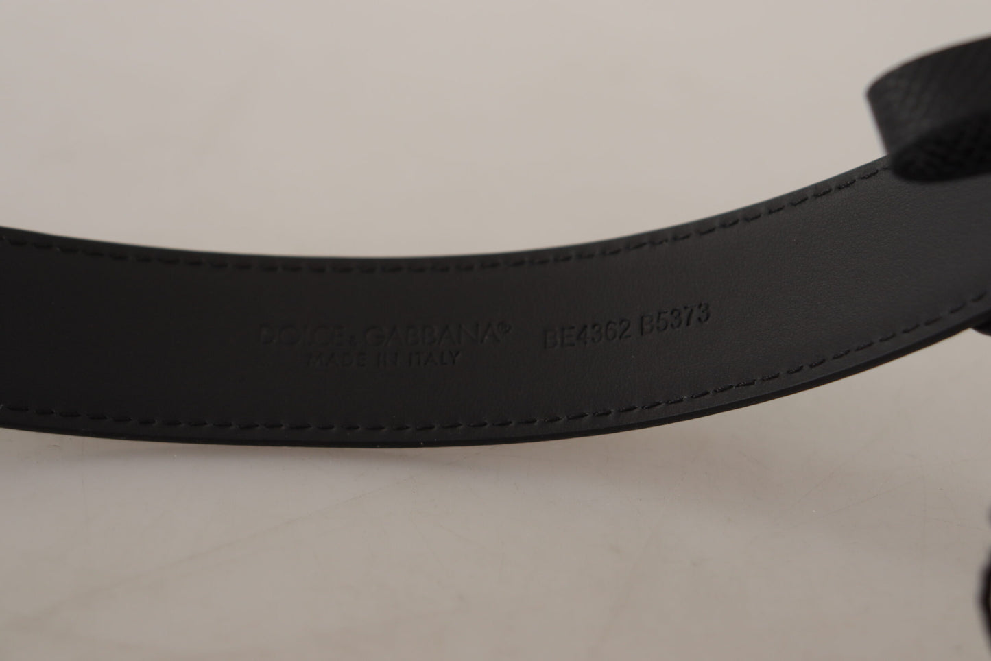 Dolce & Gabbana Elegant Leather Belt with Engraved Buckle