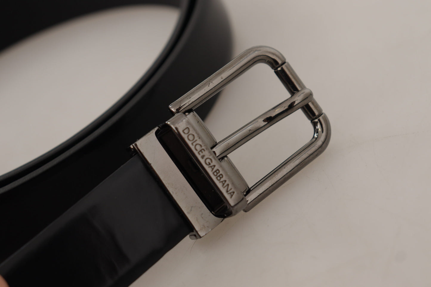 Dolce & Gabbana Sleek Black Leather Belt with Metallic Buckle