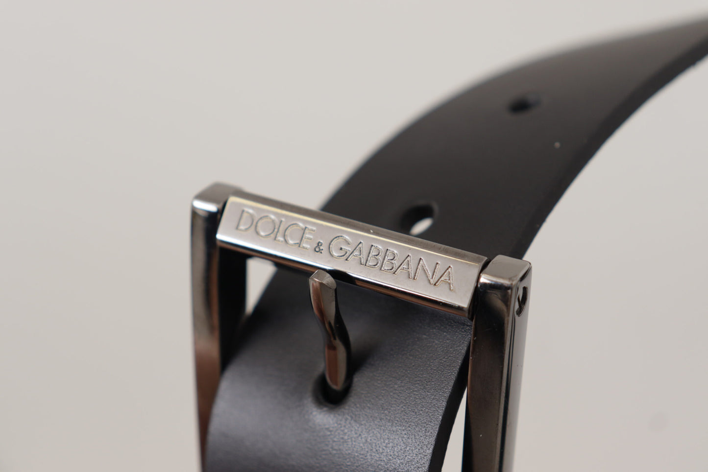 Dolce & Gabbana Elegant Black Leather Belt with Metal Buckle