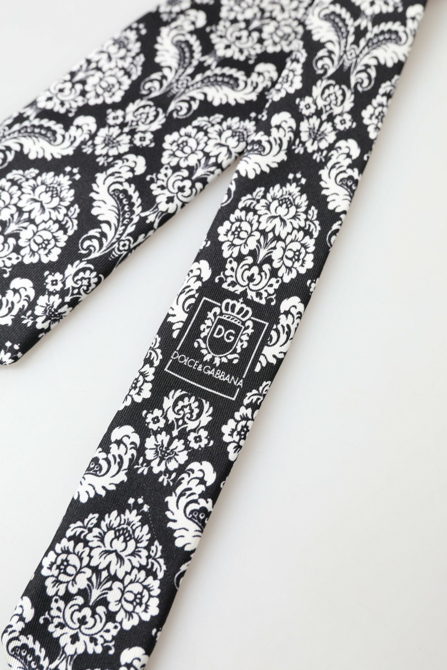 Dolce & Gabbana Exclusive Silk Bowtie in Black and White